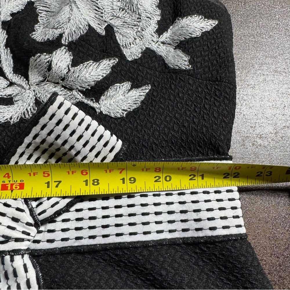 Tadashi Shoji Sentei Gown Ivory Black Embroidered Floral Formal Dress 20Q READ - Picture 15 of 16